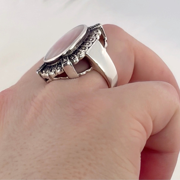 Sterling Silver 925 Vintage Marcasite and Mother of Pearl Ring Size 7 Chunky GUC - Picture 8 of 12